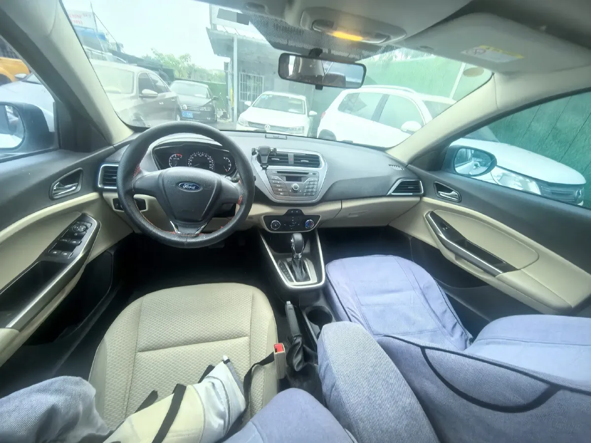 2017 Ford Escort 1.5L 113HP L4 6AT,autocango,china used car exporter,china ev exporter,chinese used car exporter,chinese used ev exporter