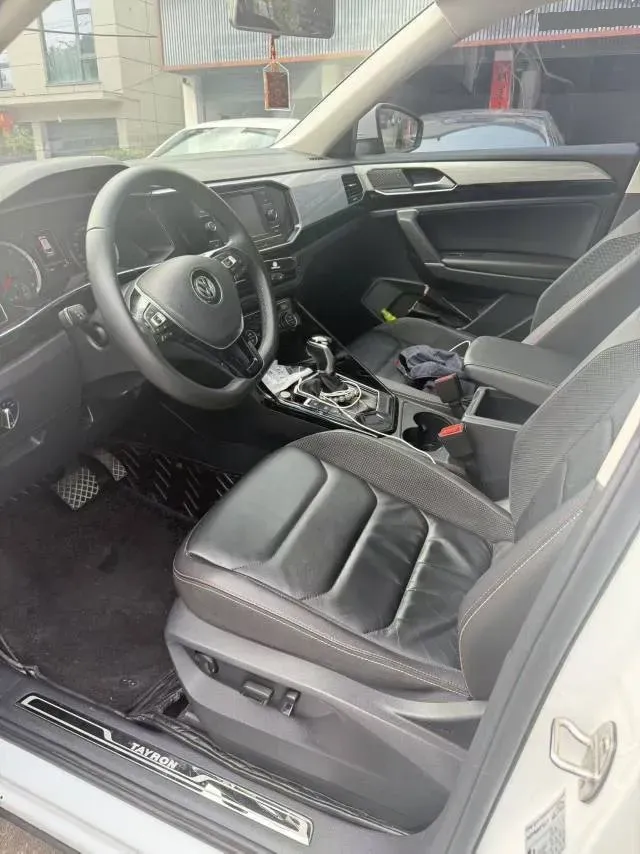 2019 MINI CLUBMAN 1.5T 102HP L3 6AT,autocango,china used car exporter,china ev exporter,chinese used car exporter,chinese used ev exporter