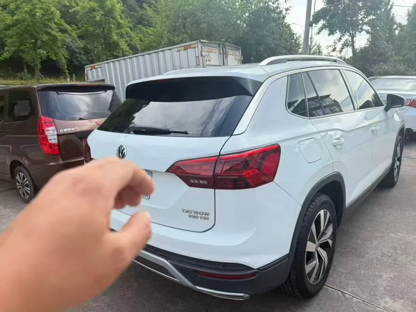 2019 MINI CLUBMAN 1.5T 102HP L3 6AT,autocango,china used car exporter,china ev exporter,chinese used car exporter,chinese used ev exporter