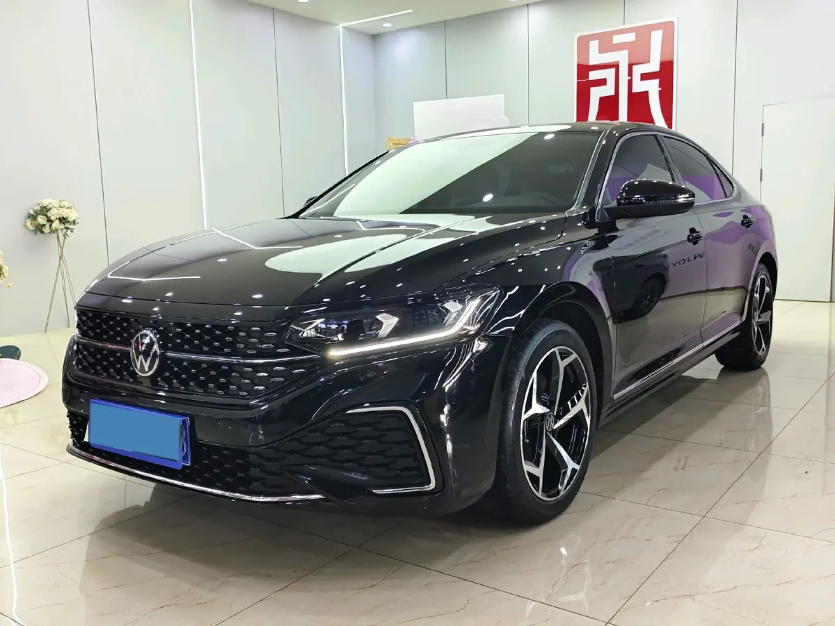 2024 Volkswagen Passat 2.0T 220HP L4 7DCT,autocango,china used car exporter,china ev exporter,chinese used car exporter,chinese used ev exporter