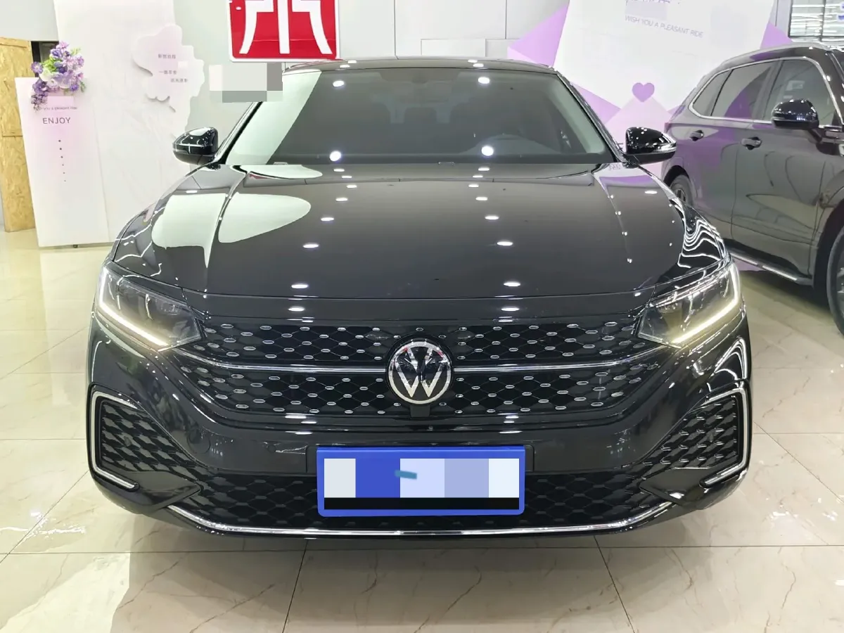 2024 Volkswagen Passat 2.0T 220HP L4 7DCT,autocango,china used car exporter,china ev exporter,chinese used car exporter,chinese used ev exporter