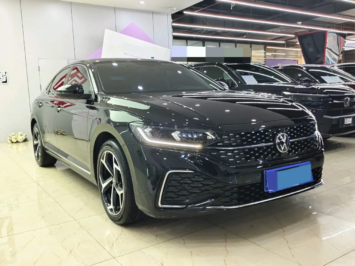 2024 Volkswagen Passat 2.0T 220HP L4 7DCT,autocango,china used car exporter,china ev exporter,chinese used car exporter,chinese used ev exporter