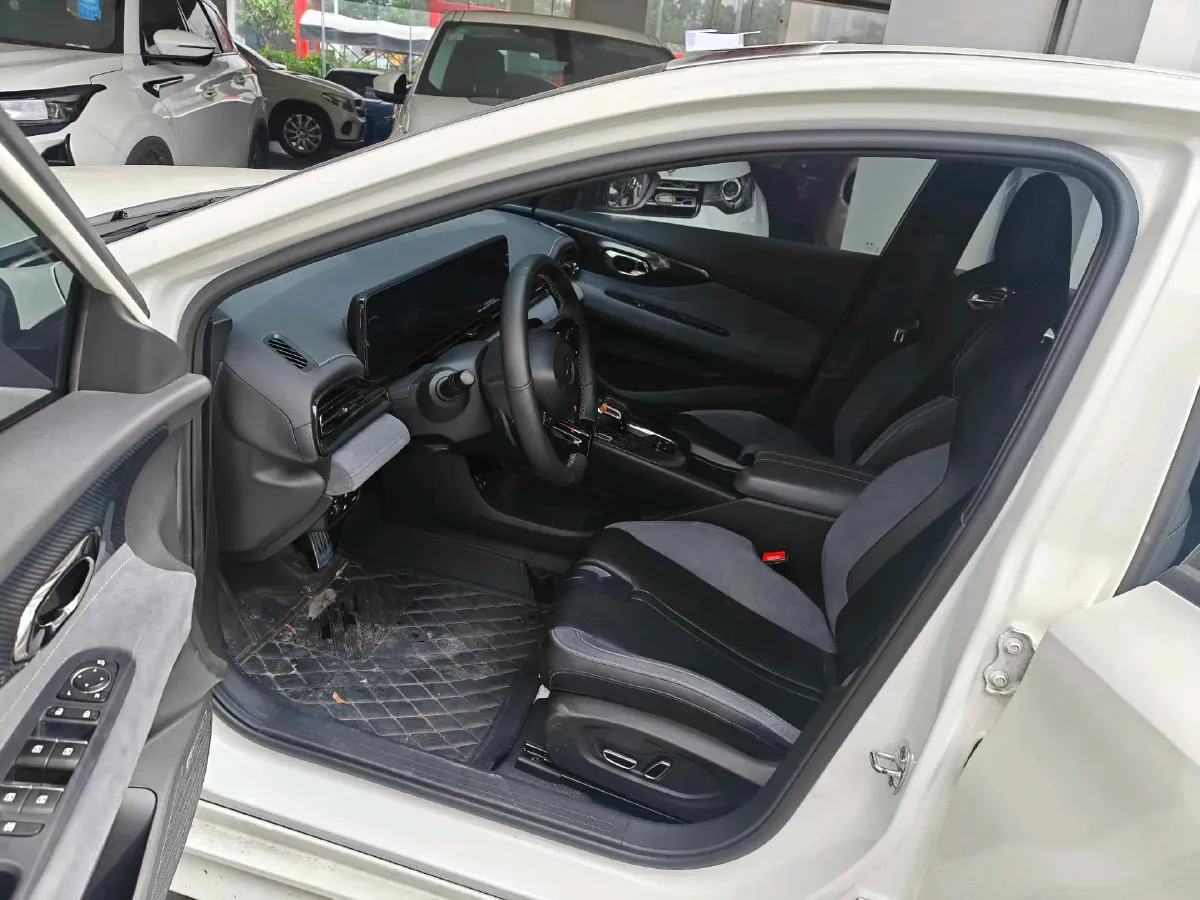 2023 GAC Trumpchi Empow 2.0T 265HP L4 8AT,autocango,china used car exporter,china ev exporter,chinese used car exporter,chinese used ev exporter
