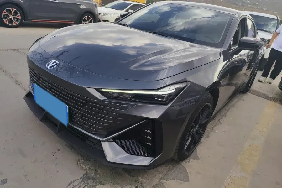 2023 ChangAn UNI-V iDD 1.5T 170HP L4 6TCT PHEV 18.4KWH,autocango,china used car exporter,china ev exporter,chinese used car exporter,chinese used ev exporter