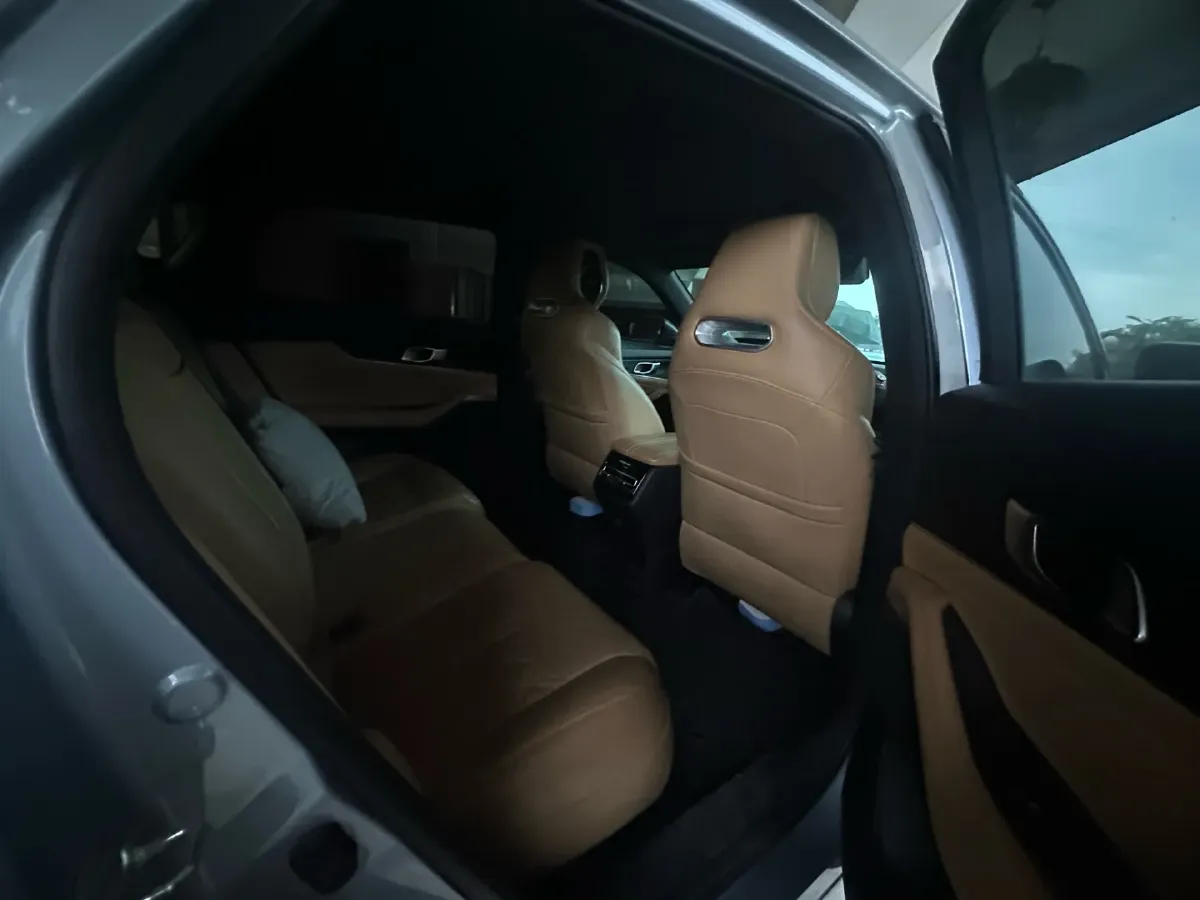 2021 ChangAn UNI-K 2.0T 233HP L4 8AT,autocango,china used car exporter,china ev exporter,chinese used car exporter,chinese used ev exporter