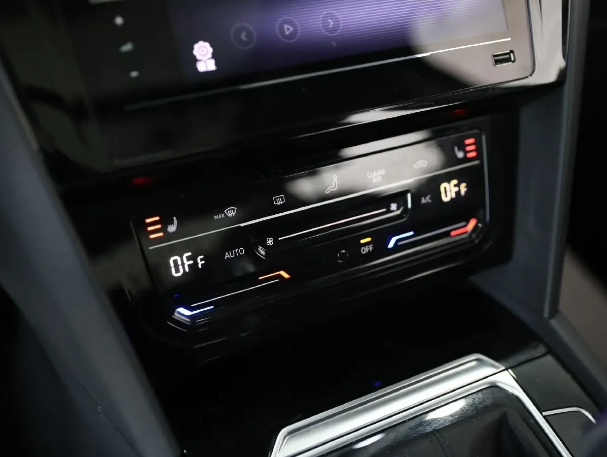 2020 Volkswagen Magotan 2.0T 186HP L4 7DCT,autocango,china used car exporter,china ev exporter,chinese used car exporter,chinese used ev exporter