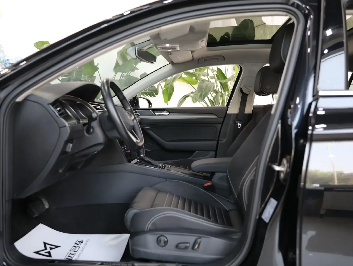 2020 Volkswagen Magotan 2.0T 186HP L4 7DCT,autocango,china used car exporter,china ev exporter,chinese used car exporter,chinese used ev exporter