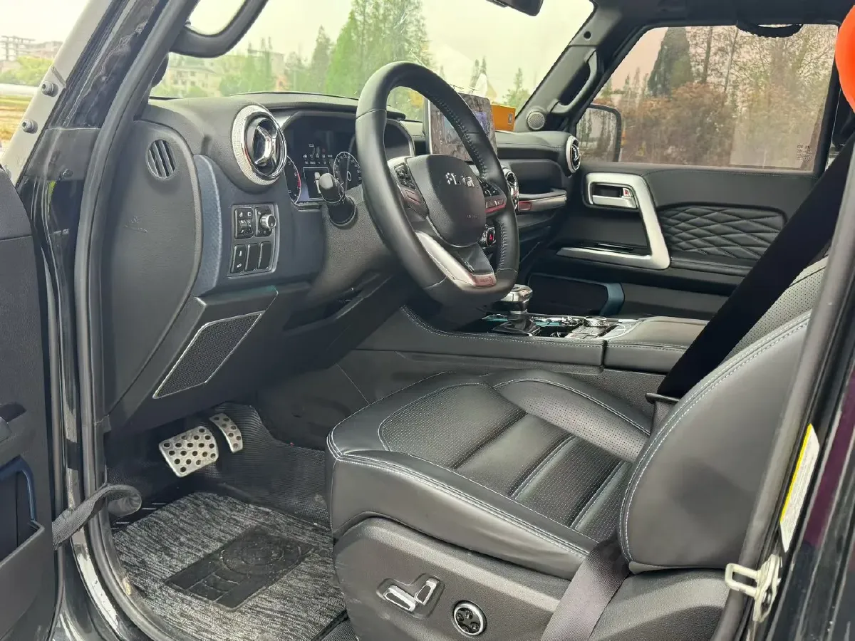 2023 Beijing BJ40 2.0T 224HP L4 8AT,autocango,china used car exporter,china ev exporter,chinese used car exporter,chinese used ev exporter
