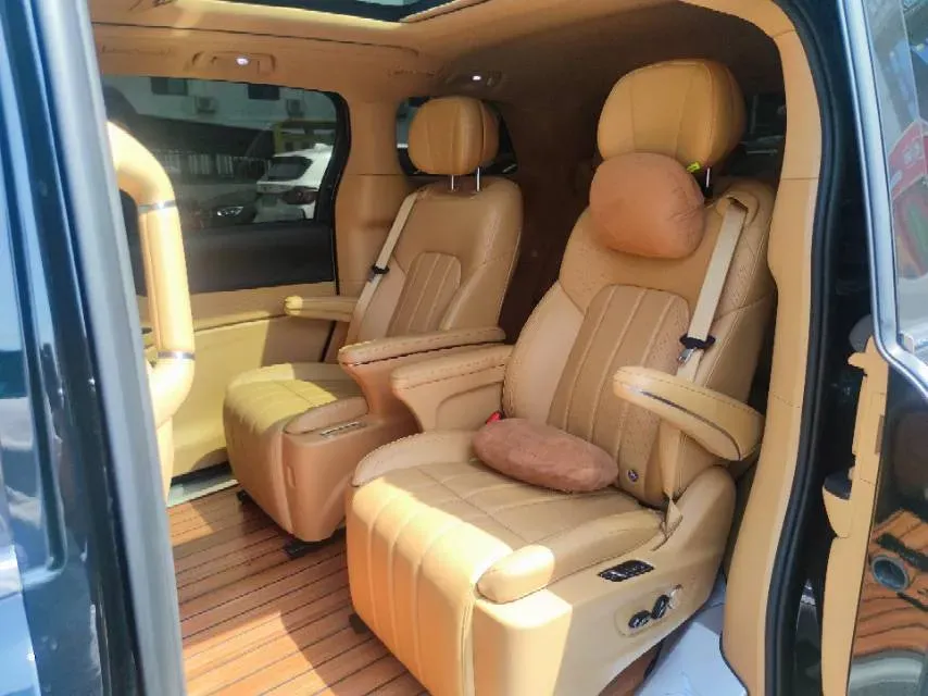 2024 Voyah Dream 1.5T 150HP L4 PHEV 43KWH,autocango,china used car exporter,china ev exporter,chinese used car exporter,chinese used ev exporter