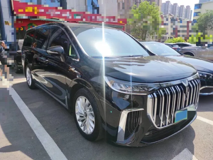 2024 Voyah Dream 1.5T 150HP L4 PHEV 43KWH,autocango,china used car exporter,china ev exporter,chinese used car exporter,chinese used ev exporter