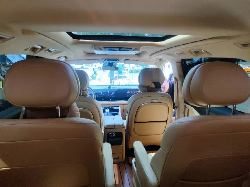2024 Voyah Dream 1.5T 150HP L4 PHEV 43KWH,autocango,china used car exporter,china ev exporter,chinese used car exporter,chinese used ev exporter