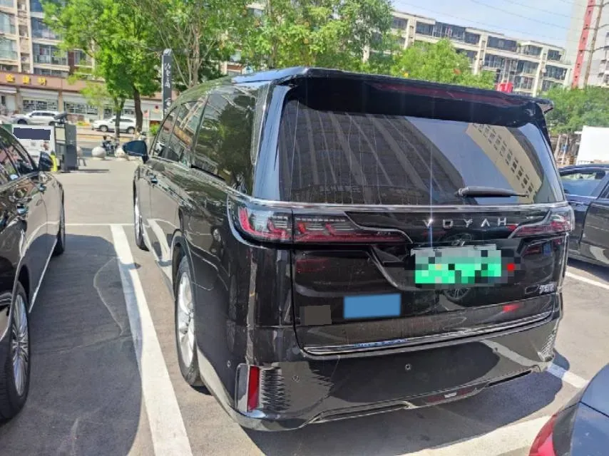 2024 Voyah Dream 1.5T 150HP L4 PHEV 43KWH,autocango,china used car exporter,china ev exporter,chinese used car exporter,chinese used ev exporter