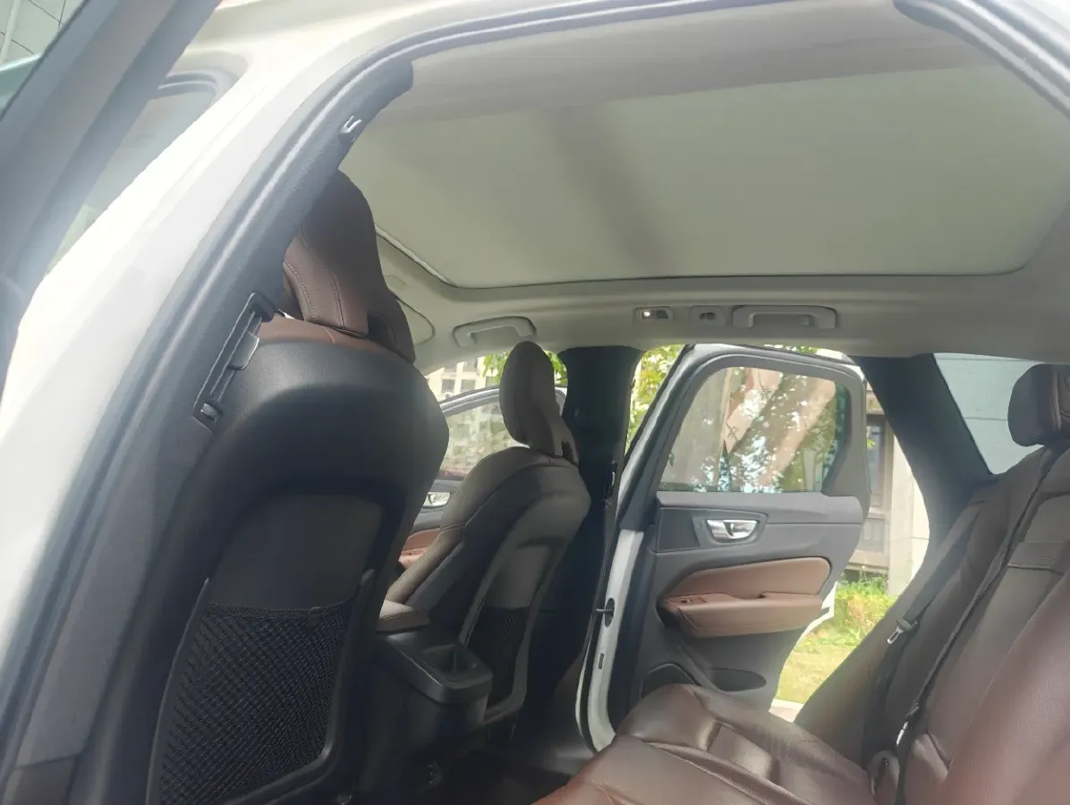 2020 Volvo XC60 2.0T 254HP L4 8AT,autocango,china used car exporter,china ev exporter,chinese used car exporter,chinese used ev exporter