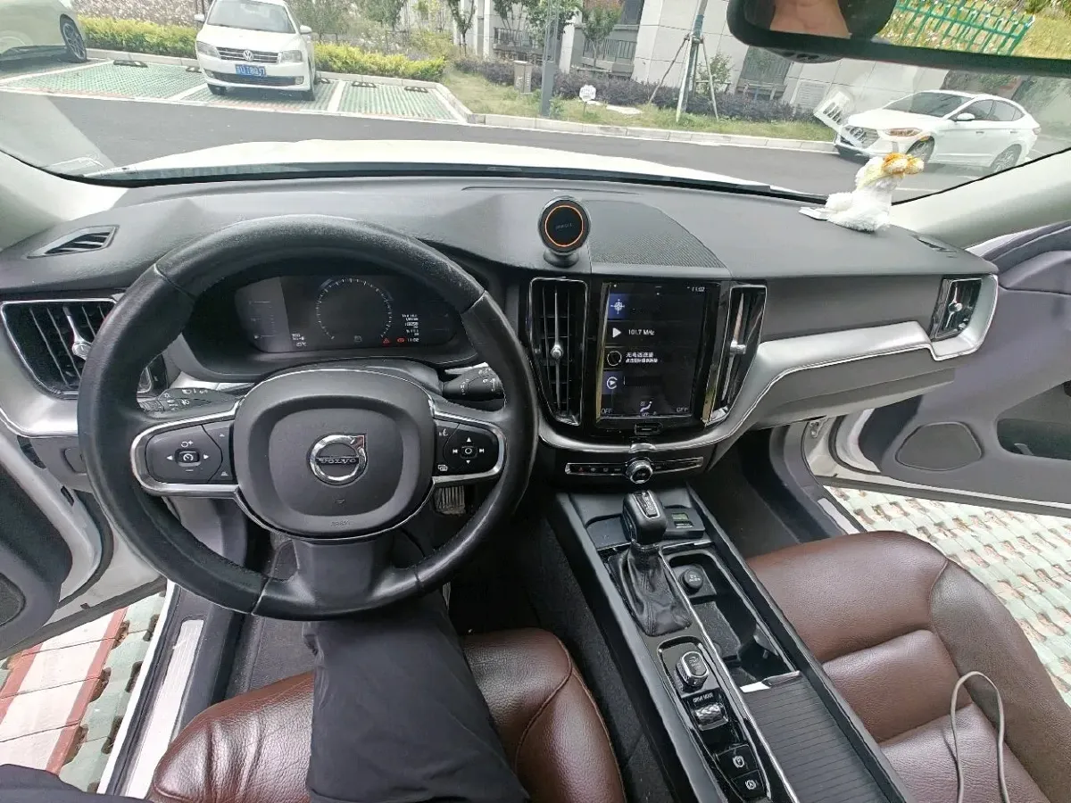 2020 Volvo XC60 2.0T 254HP L4 8AT,autocango,china used car exporter,china ev exporter,chinese used car exporter,chinese used ev exporter