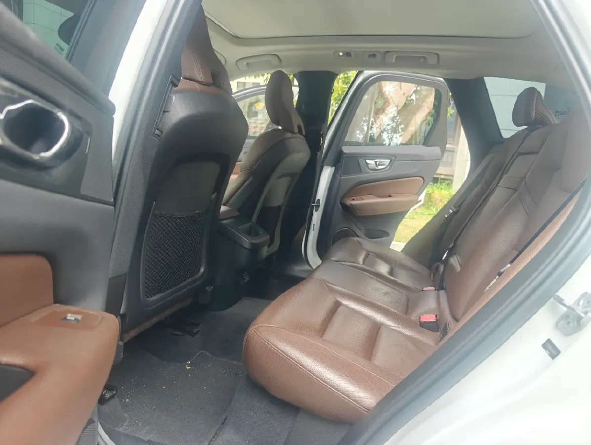 2020 Volvo XC60 2.0T 254HP L4 8AT,autocango,china used car exporter,china ev exporter,chinese used car exporter,chinese used ev exporter