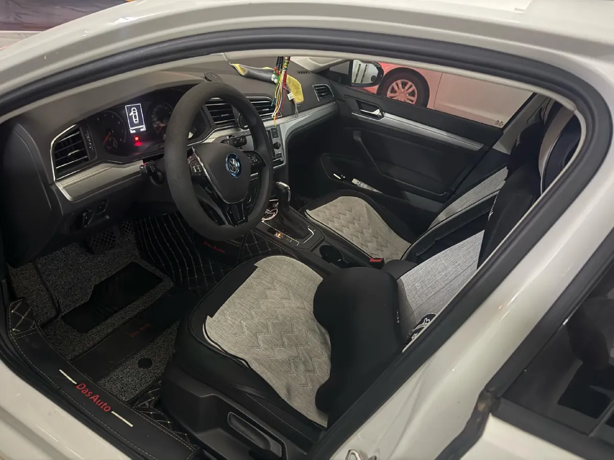 2019 Volkswagen T-Cross 1.4T 150HP L4 7DCT,autocango,china used car exporter,china ev exporter,chinese used car exporter,chinese used ev exporter