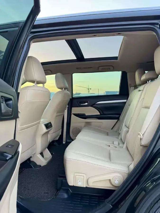 2018 Jeep Grand Commander 2.0T 265HP L4 9AT,autocango,china used car exporter,china ev exporter,chinese used car exporter,chinese used ev exporter