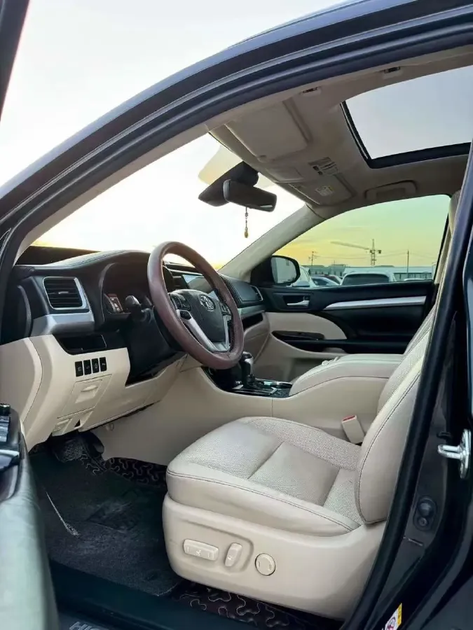 2018 Jeep Grand Commander 2.0T 265HP L4 9AT,autocango,china used car exporter,china ev exporter,chinese used car exporter,chinese used ev exporter