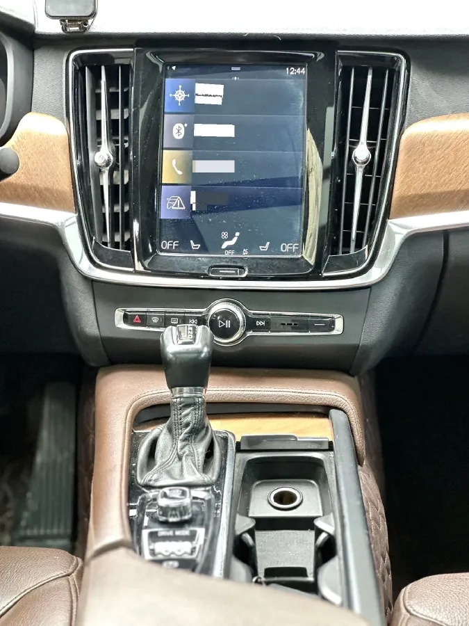 2019 Volvo S90 2.0T 254HP L4 8AT,autocango,china used car exporter,china ev exporter,chinese used car exporter,chinese used ev exporter
