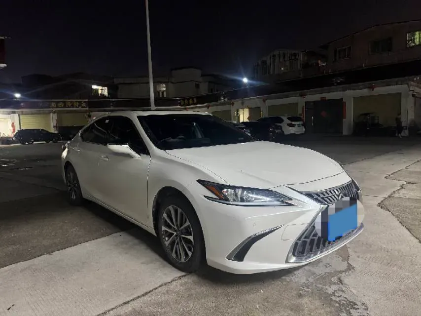 2024 Lexus ES 2.0L 173HP L4 CVT,autocango,china used car exporter,china ev exporter,chinese used car exporter,chinese used ev exporter