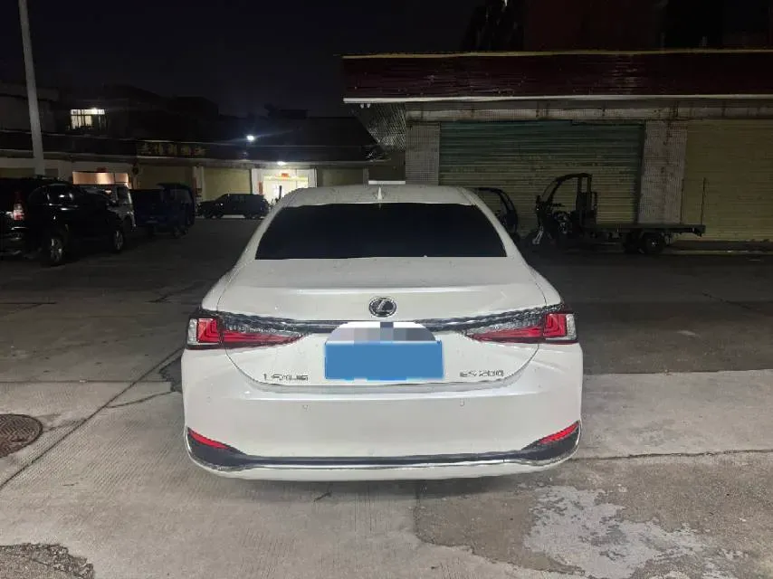 2024 Lexus ES 2.0L 173HP L4 CVT,autocango,china used car exporter,china ev exporter,chinese used car exporter,chinese used ev exporter