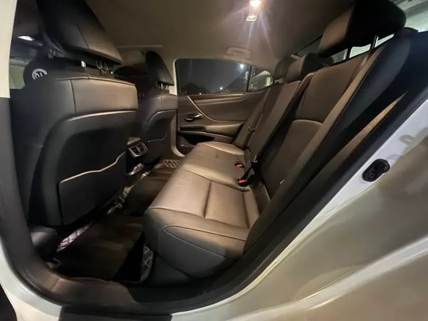 2024 Lexus ES 2.0L 173HP L4 CVT,autocango,china used car exporter,china ev exporter,chinese used car exporter,chinese used ev exporter