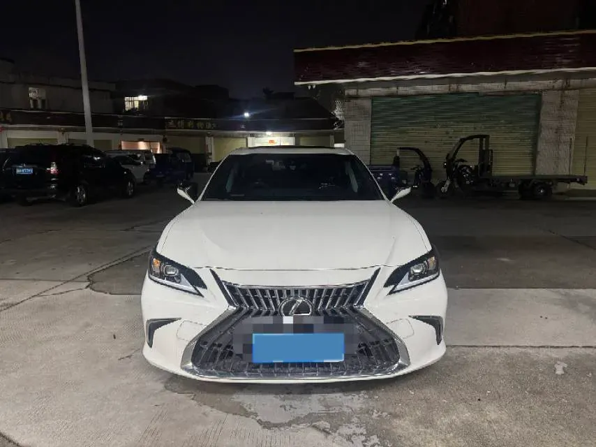 2024 Lexus ES 2.0L 173HP L4 CVT,autocango,china used car exporter,china ev exporter,chinese used car exporter,chinese used ev exporter