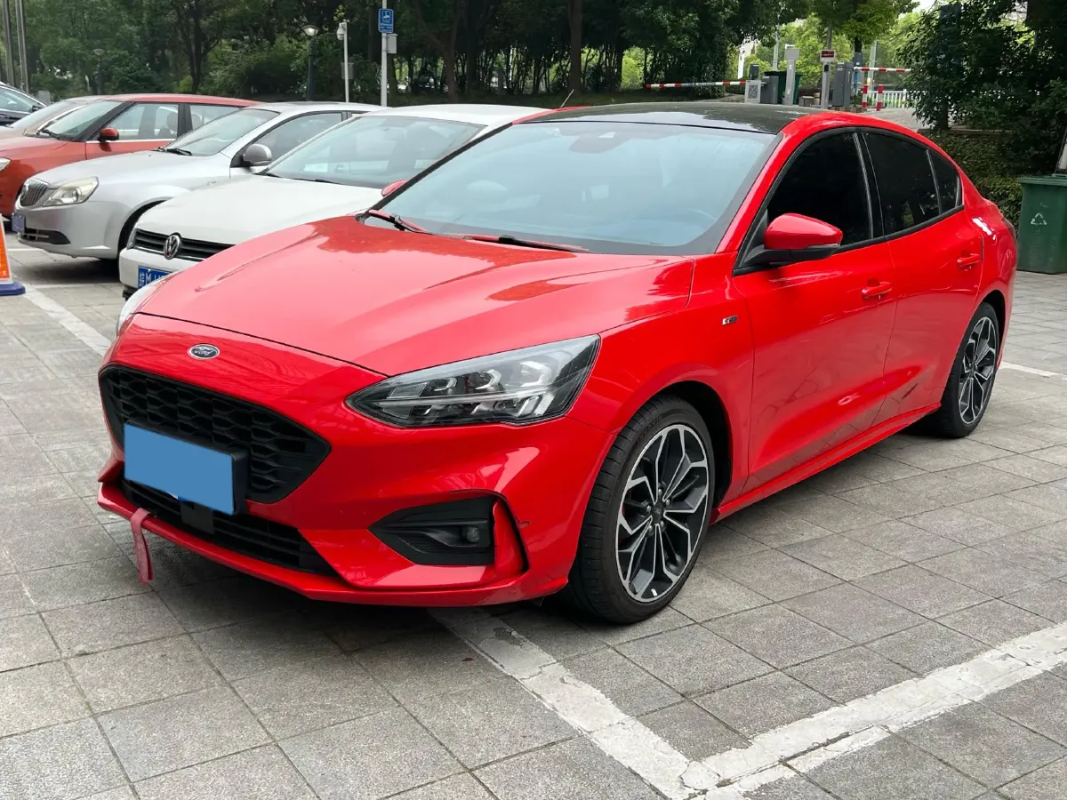2021 Ford Focus 1.5T 174HP L3 8AT,autocango,china used car exporter,china ev exporter,chinese used car exporter,chinese used ev exporter