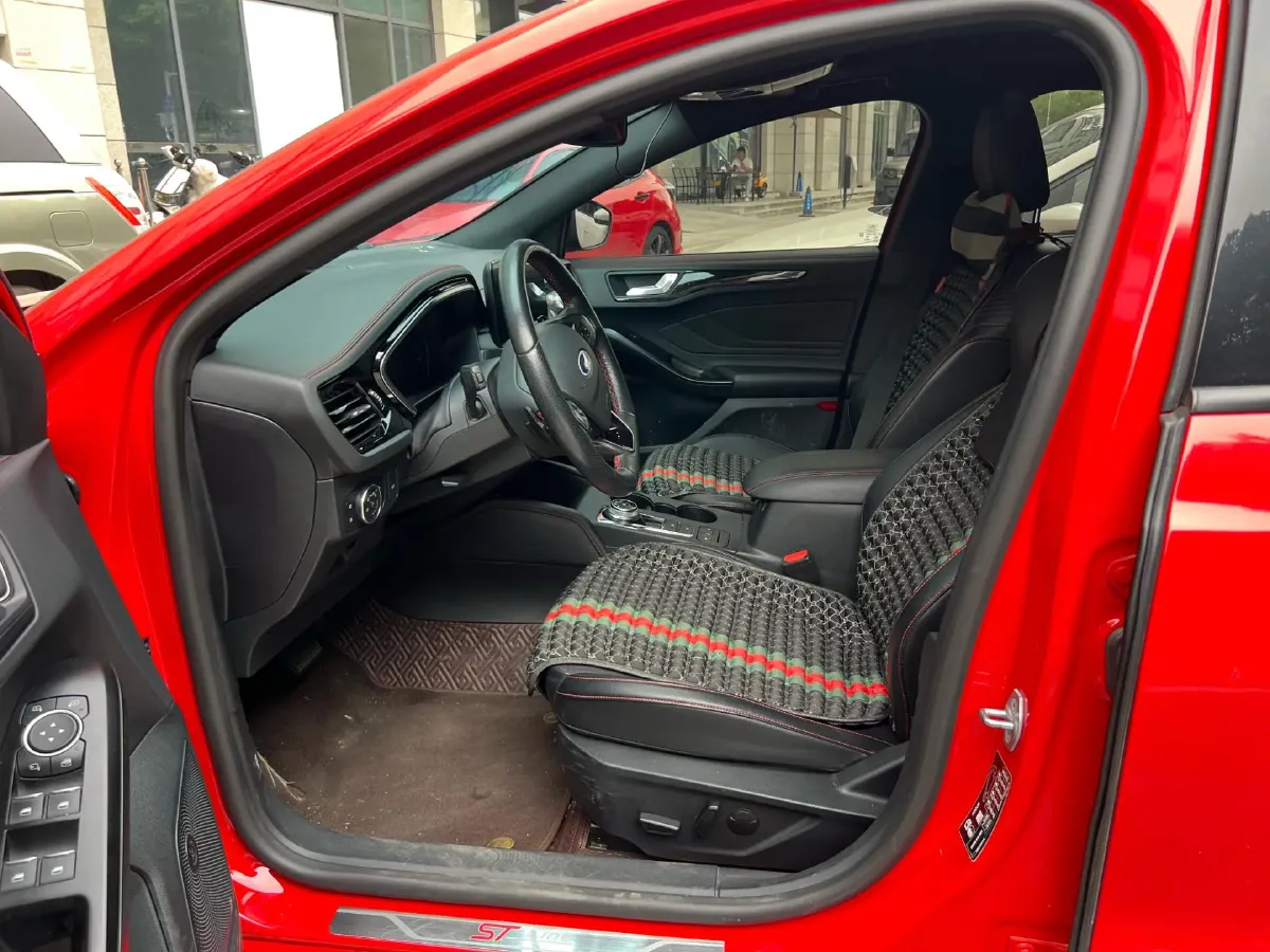 2021 Ford Focus 1.5T 174HP L3 8AT,autocango,china used car exporter,china ev exporter,chinese used car exporter,chinese used ev exporter