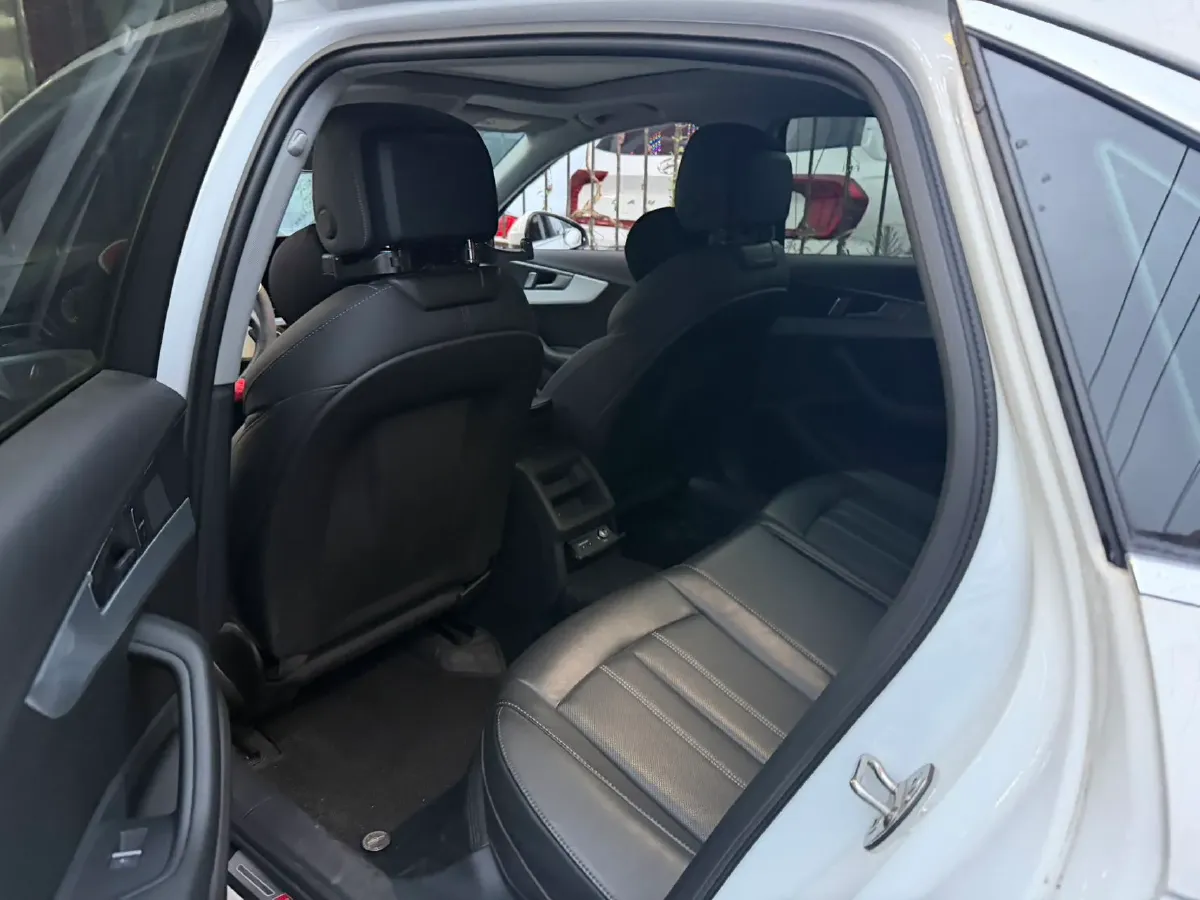 2024 Audi A4L 2.0T 190HP L4 7DCT,autocango,china used car exporter,china ev exporter,chinese used car exporter,chinese used ev exporter