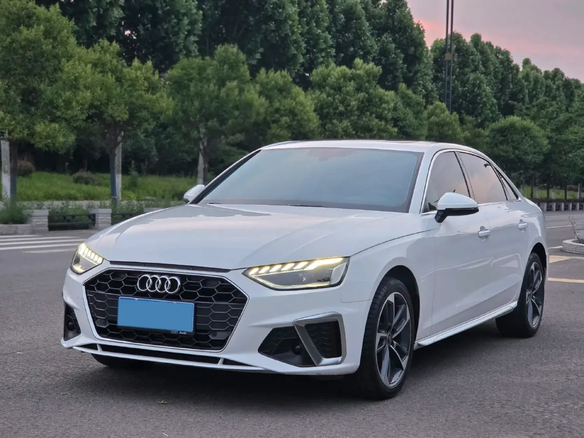 2022 Audi A4L 2.0T 190HP L4 7DCT,autocango,china used car exporter,china ev exporter,chinese used car exporter,chinese used ev exporter