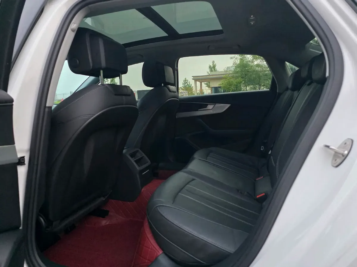 2022 Audi A4L 2.0T 190HP L4 7DCT,autocango,china used car exporter,china ev exporter,chinese used car exporter,chinese used ev exporter