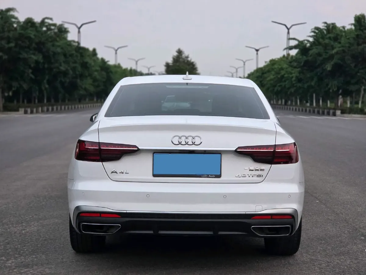2022 Audi A4L 2.0T 190HP L4 7DCT,autocango,china used car exporter,china ev exporter,chinese used car exporter,chinese used ev exporter