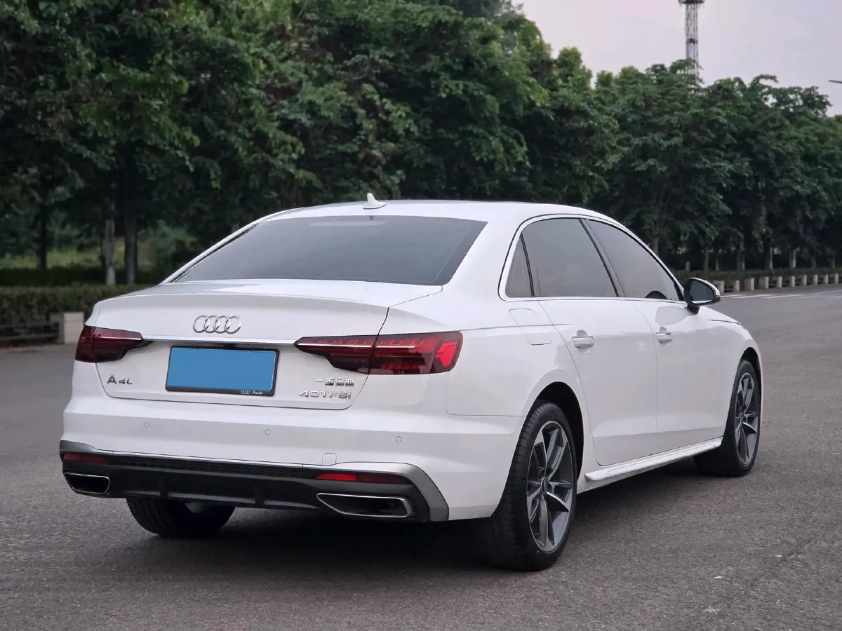 2022 Audi A4L 2.0T 190HP L4 7DCT,autocango,china used car exporter,china ev exporter,chinese used car exporter,chinese used ev exporter