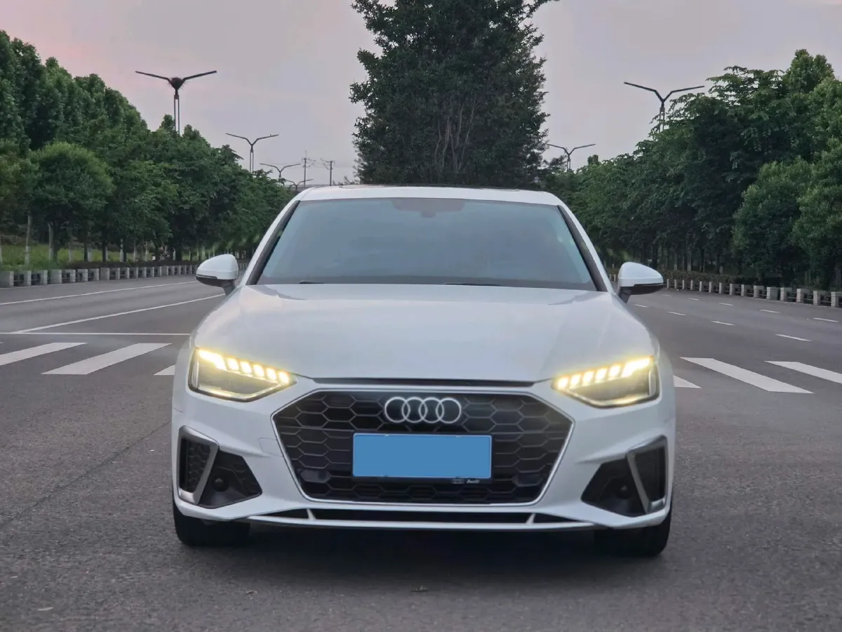 2022 Audi A4L 2.0T 190HP L4 7DCT,autocango,china used car exporter,china ev exporter,chinese used car exporter,chinese used ev exporter