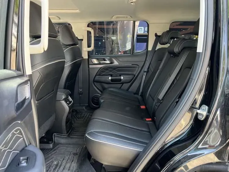 2021 Tank 300 2.0T 227HP L4 8AT,autocango,china used car exporter,china ev exporter,chinese used car exporter,chinese used ev exporter
