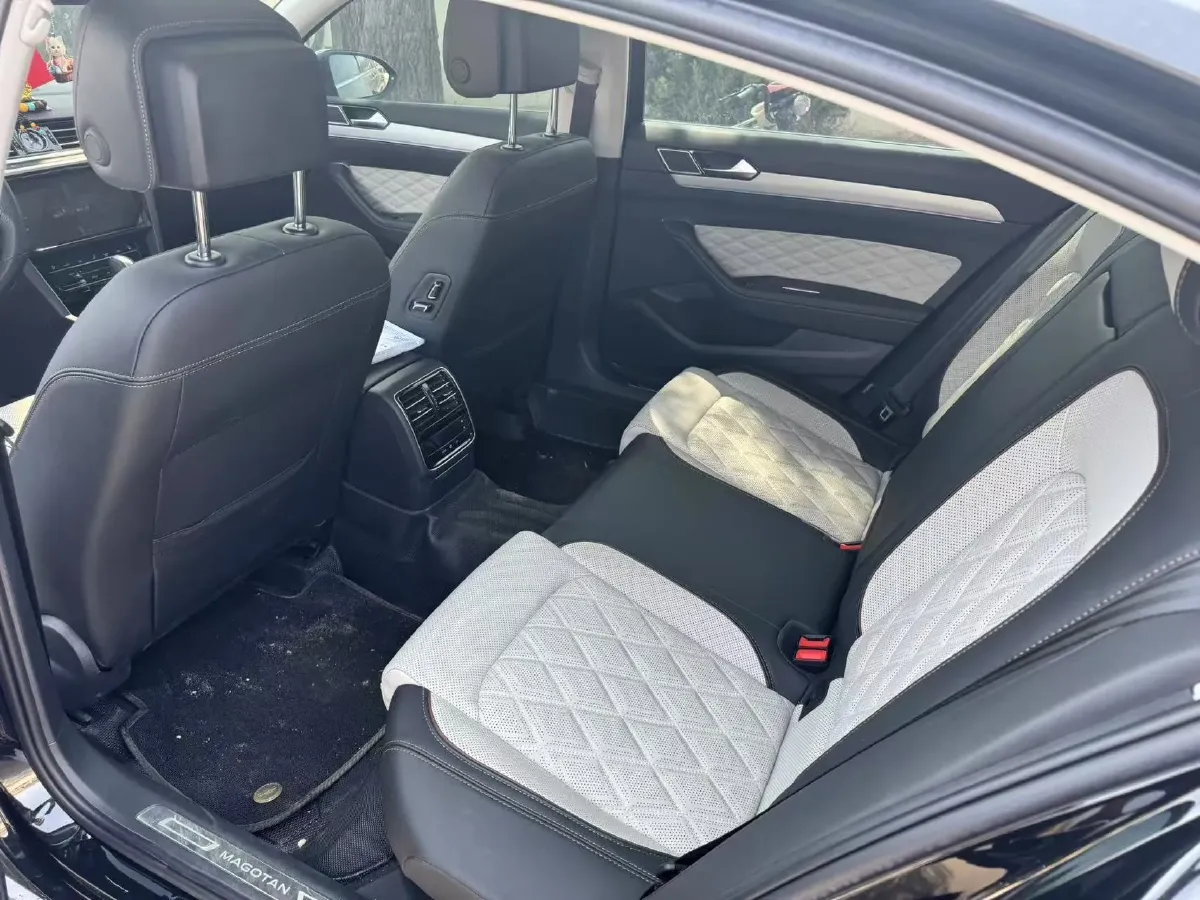 2024 Volkswagen Magotan 2.0T 186HP L4 7DCT,autocango,china used car exporter,china ev exporter,chinese used car exporter,chinese used ev exporter