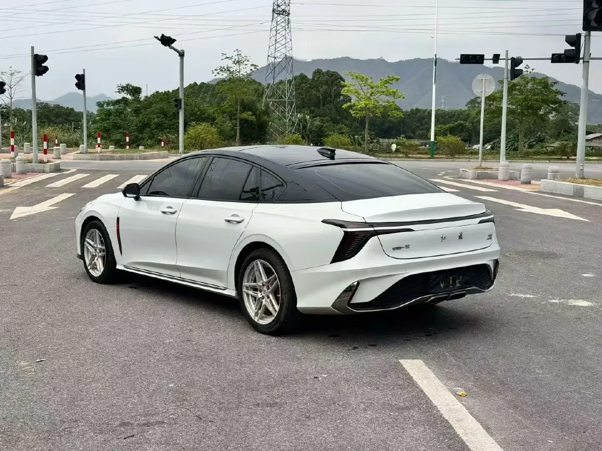 2024 HongQi H6 2.0T 252HP L4 8AT,autocango,china used car exporter,china ev exporter,chinese used car exporter,chinese used ev exporter