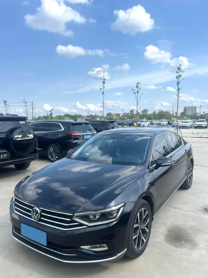 2020 Volkswagen Magotan 2.0T 186HP L4 7DCT,autocango,china used car exporter,china ev exporter,chinese used car exporter,chinese used ev exporter