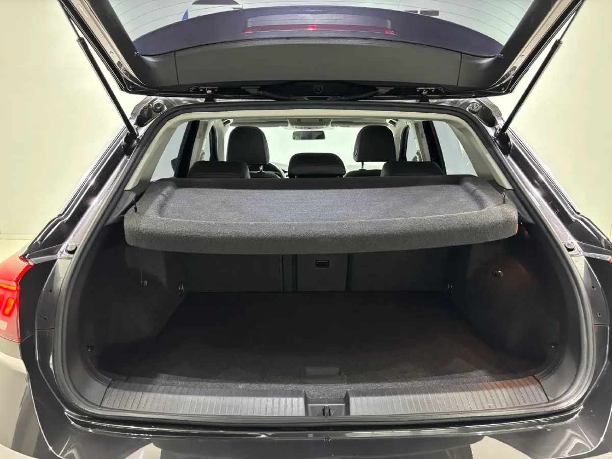 2022 Volkswagen T-Roc 1.4T 150HP L4 7DCT,autocango,china used car exporter,china ev exporter,chinese used car exporter,chinese used ev exporter