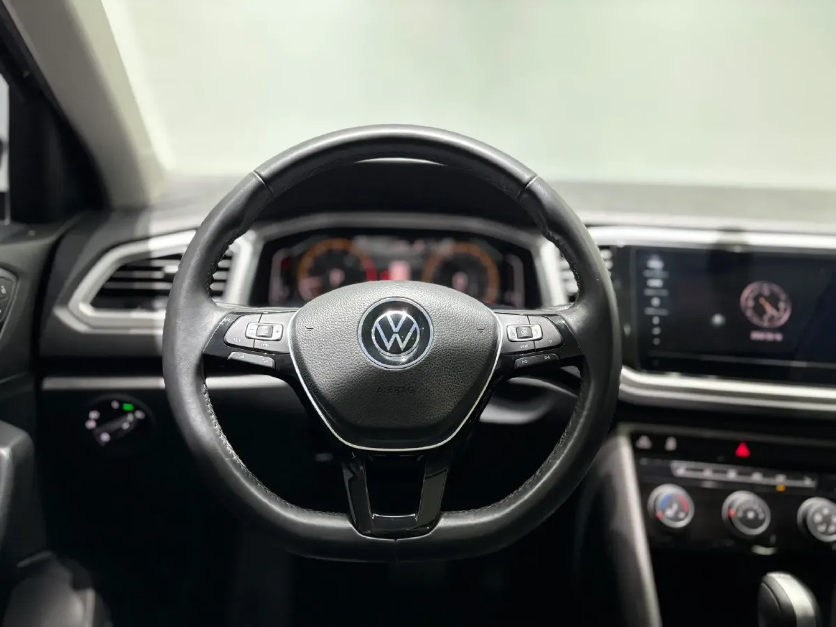 2022 Volkswagen T-Roc 1.4T 150HP L4 7DCT,autocango,china used car exporter,china ev exporter,chinese used car exporter,chinese used ev exporter
