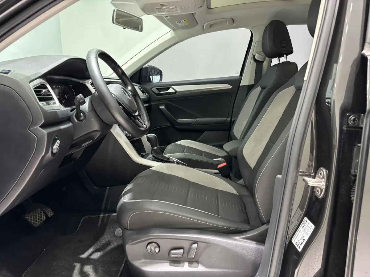 2022 Volkswagen T-Roc 1.4T 150HP L4 7DCT,autocango,china used car exporter,china ev exporter,chinese used car exporter,chinese used ev exporter