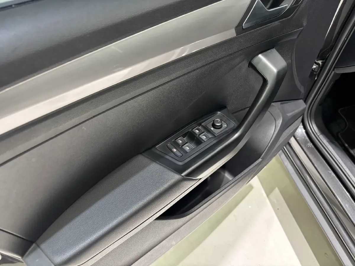 2022 Volkswagen T-Roc 1.4T 150HP L4 7DCT,autocango,china used car exporter,china ev exporter,chinese used car exporter,chinese used ev exporter