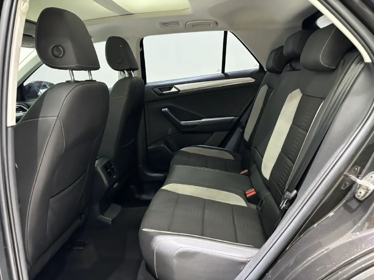 2022 Volkswagen T-Roc 1.4T 150HP L4 7DCT,autocango,china used car exporter,china ev exporter,chinese used car exporter,chinese used ev exporter