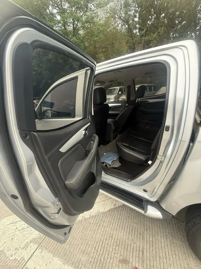 2022 Isuzu RE-MAX Jim 2.8T 120HP L4 5MT,autocango,china used car exporter,china ev exporter,chinese used car exporter,chinese used ev exporter