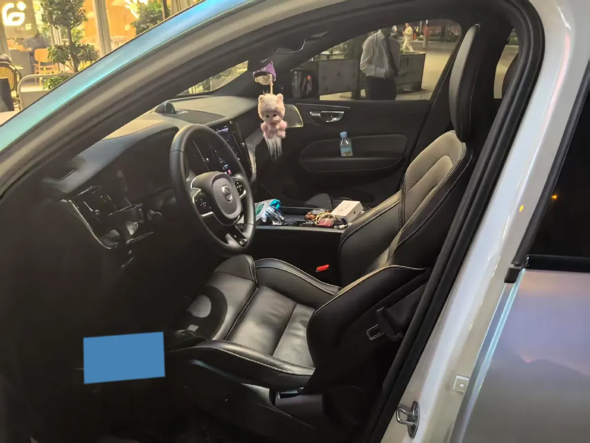 2023 Volvo XC60 2.0T 250HP L4 8AT,autocango,china used car exporter,china ev exporter,chinese used car exporter,chinese used ev exporter