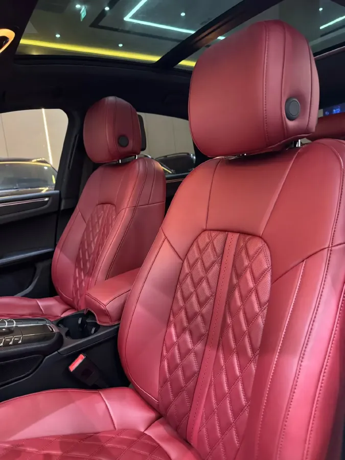 2017 Porsche Macan 2.0T 252HP L4 7DCT,autocango,china used car exporter,china ev exporter,chinese used car exporter,chinese used ev exporter