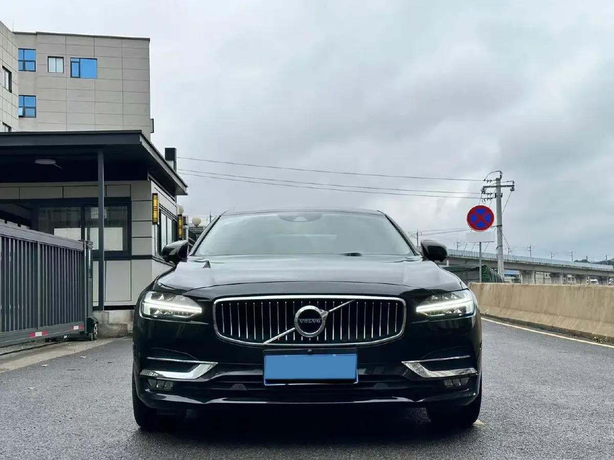 2019 Mercedes-Benz E Class 1.5T 184HP L4 9AT,autocango,china used car exporter,china ev exporter,chinese used car exporter,chinese used ev exporter