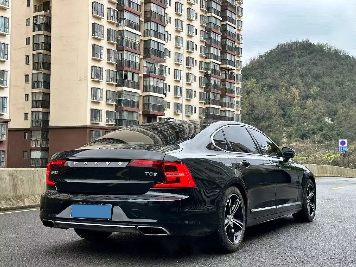2019 Mercedes-Benz E Class 1.5T 184HP L4 9AT,autocango,china used car exporter,china ev exporter,chinese used car exporter,chinese used ev exporter