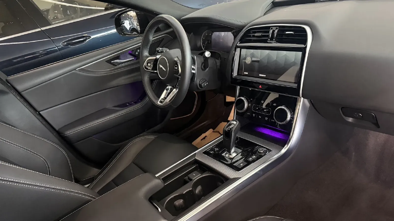 2023 Jaguar XEL 2.0T 200HP L4 8AT,autocango,china used car exporter,china ev exporter,chinese used car exporter,chinese used ev exporter